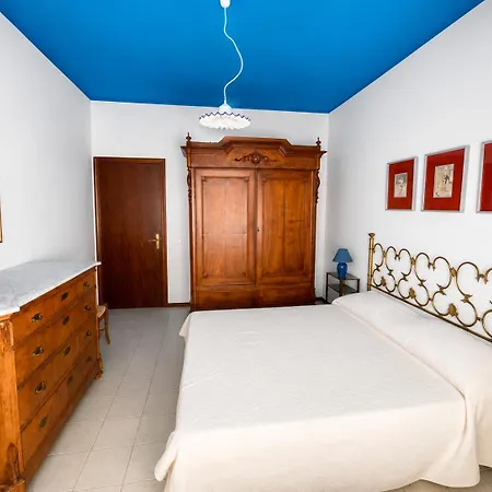 Ugo's Hospitality Δωμάτια σε οικογενειακή κατοικία Κάλιαρι