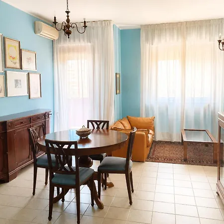 Ugo's Hospitality Δωμάτια σε οικογενειακή κατοικία Κάλιαρι